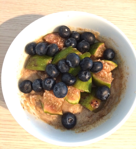 Le petit-déjeuner du jour : un Miam-ô-fruits, une recette crue, vegan et pleine de bons minéraux et vitamines !